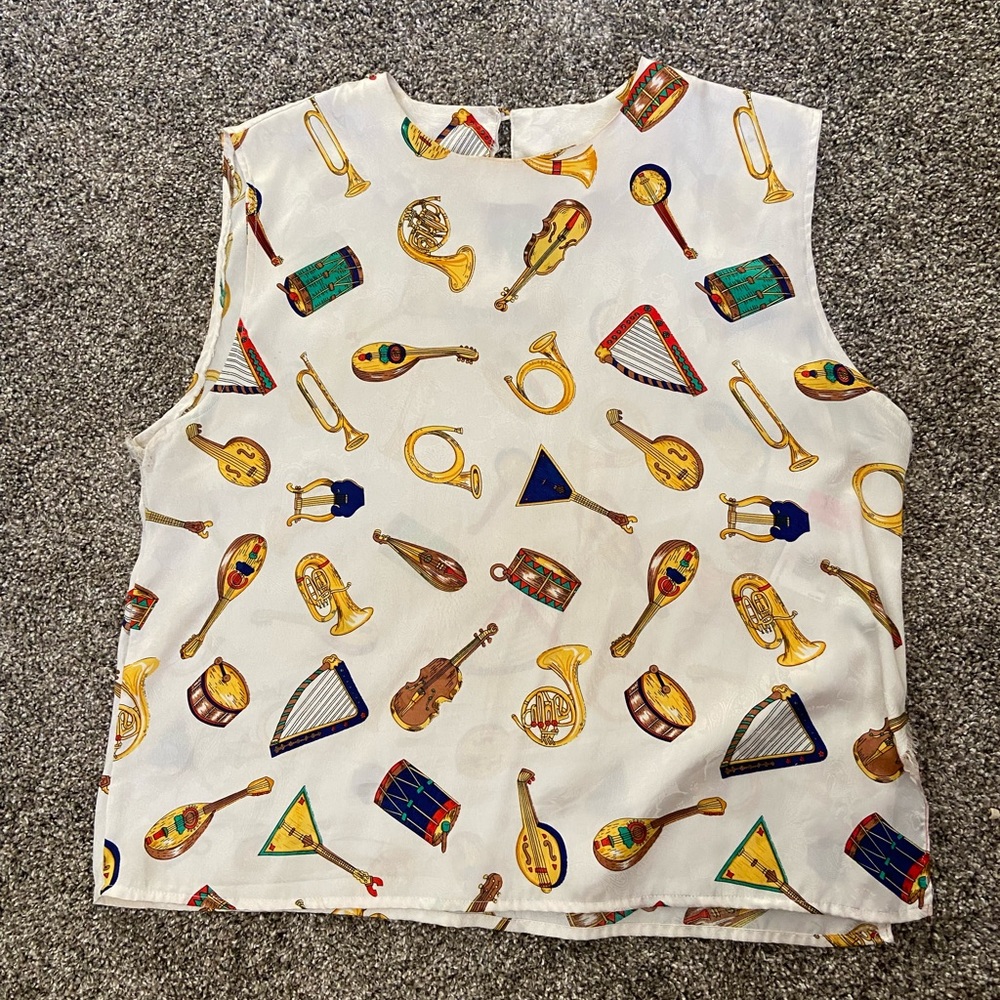 No sleeve women’s blouse with instruments on it